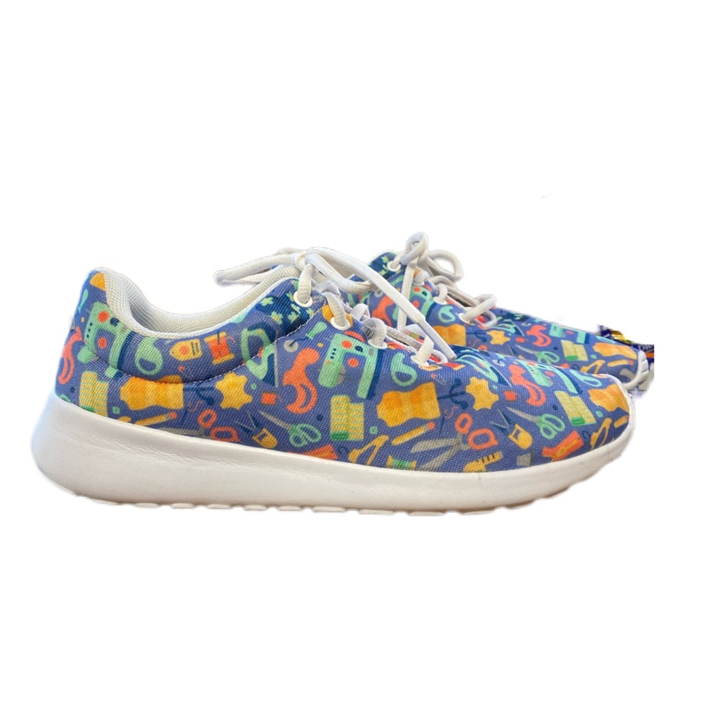 GROOVE BAHS TENNIS SHORS SEAMSTRESS THEMED LIKE NEW SIZE 7 women’s